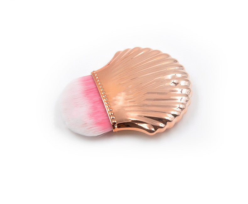 Single small shell foundation brush