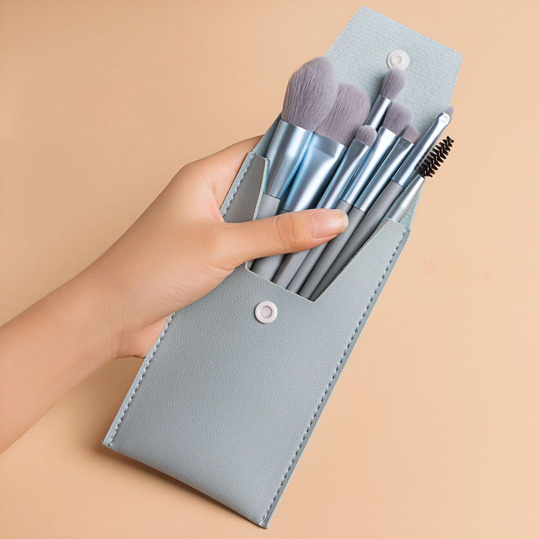 Portable Set Of 8 Mini Beauty Makeup Brushes