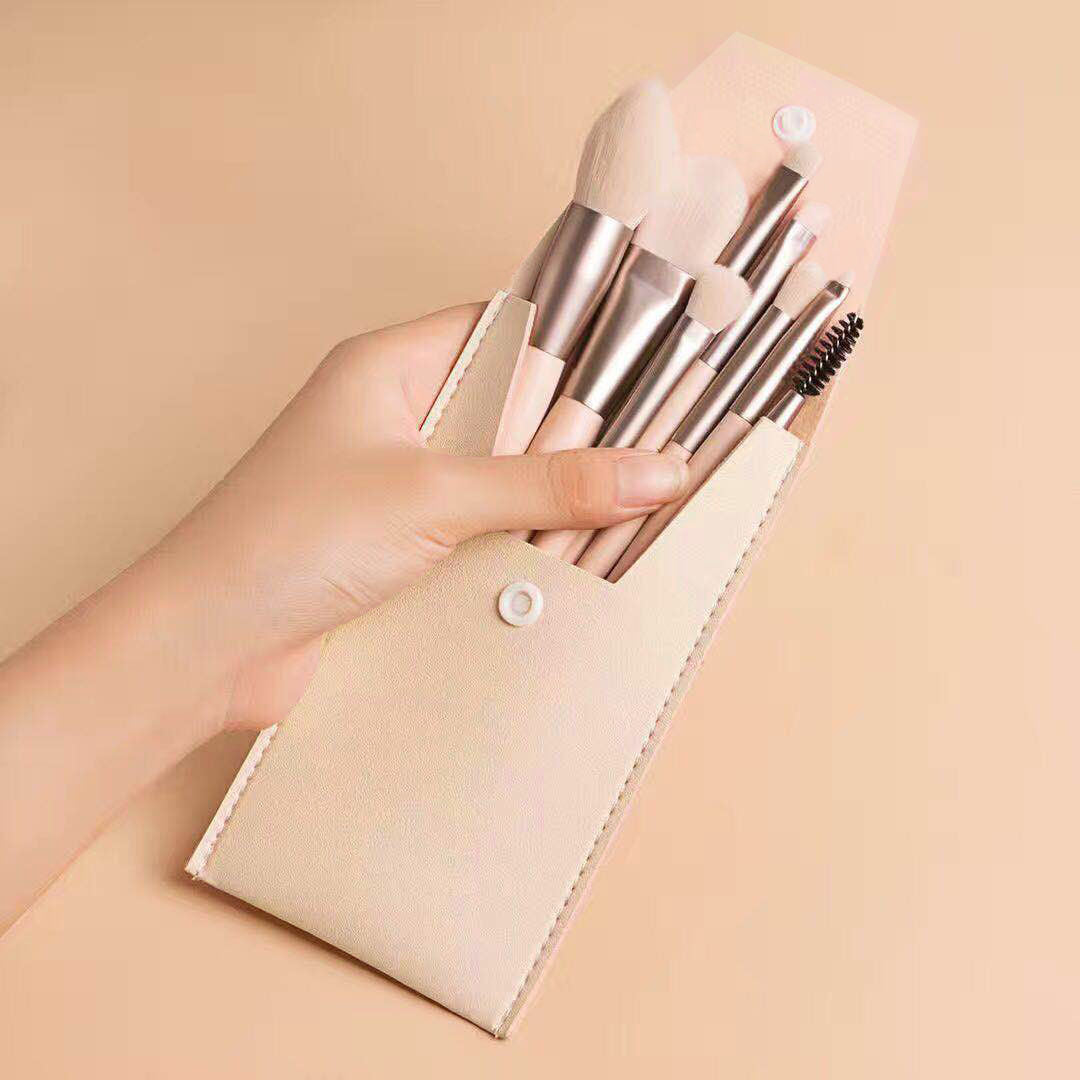 Portable Set Of 8 Mini Beauty Makeup Brushes